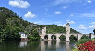 Fluss Lot und eine Brücke 